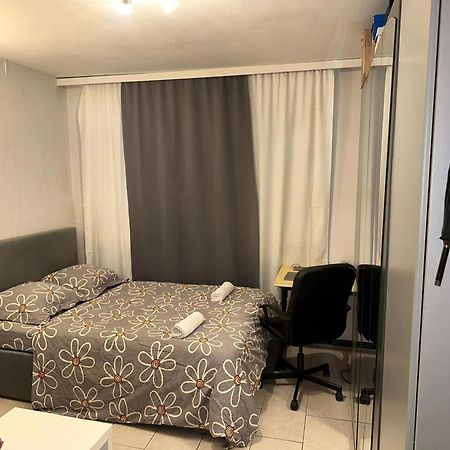 Schoenes Zimmer In Bahnhofsnaehe In Einer Wohnung Mit Grosser Terrasse Gießen Exterior foto