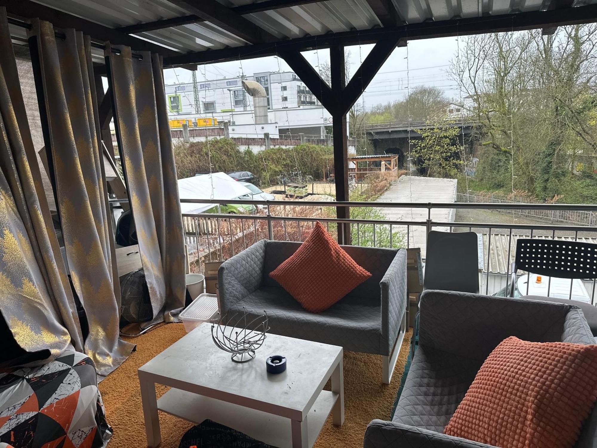 Schoenes Zimmer In Bahnhofsnaehe In Einer Wohnung Mit Grosser Terrasse Gießen Exterior foto